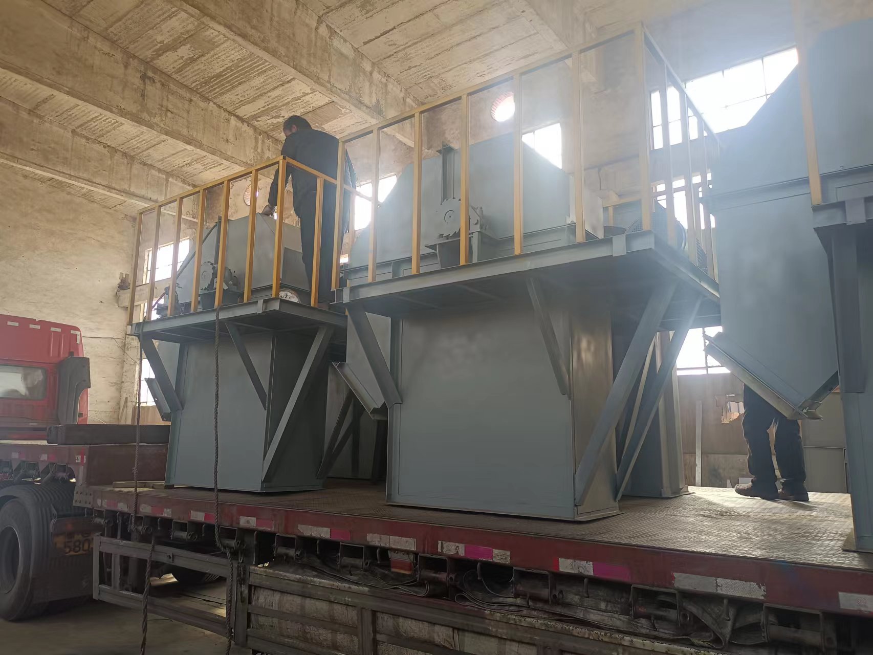 板鏈斗式提升機(jī)的型號(hào)需要根據(jù)哪些技術(shù)參數(shù)來(lái)確定？(z型斗式提升機(jī))