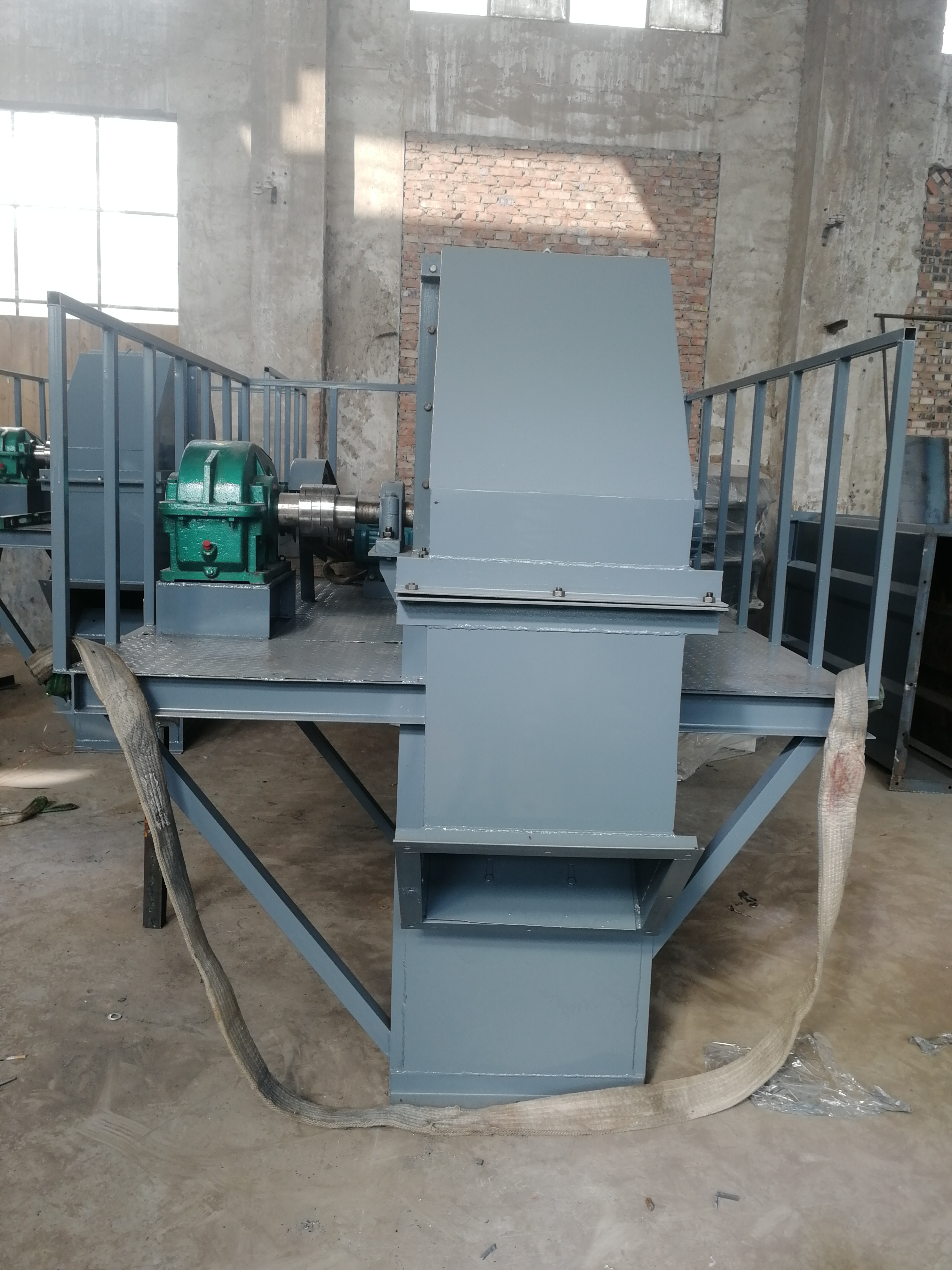 垂直提升機慢有慢的好處，冷卻連續(xù)(往復(fù)式垂直提升機)